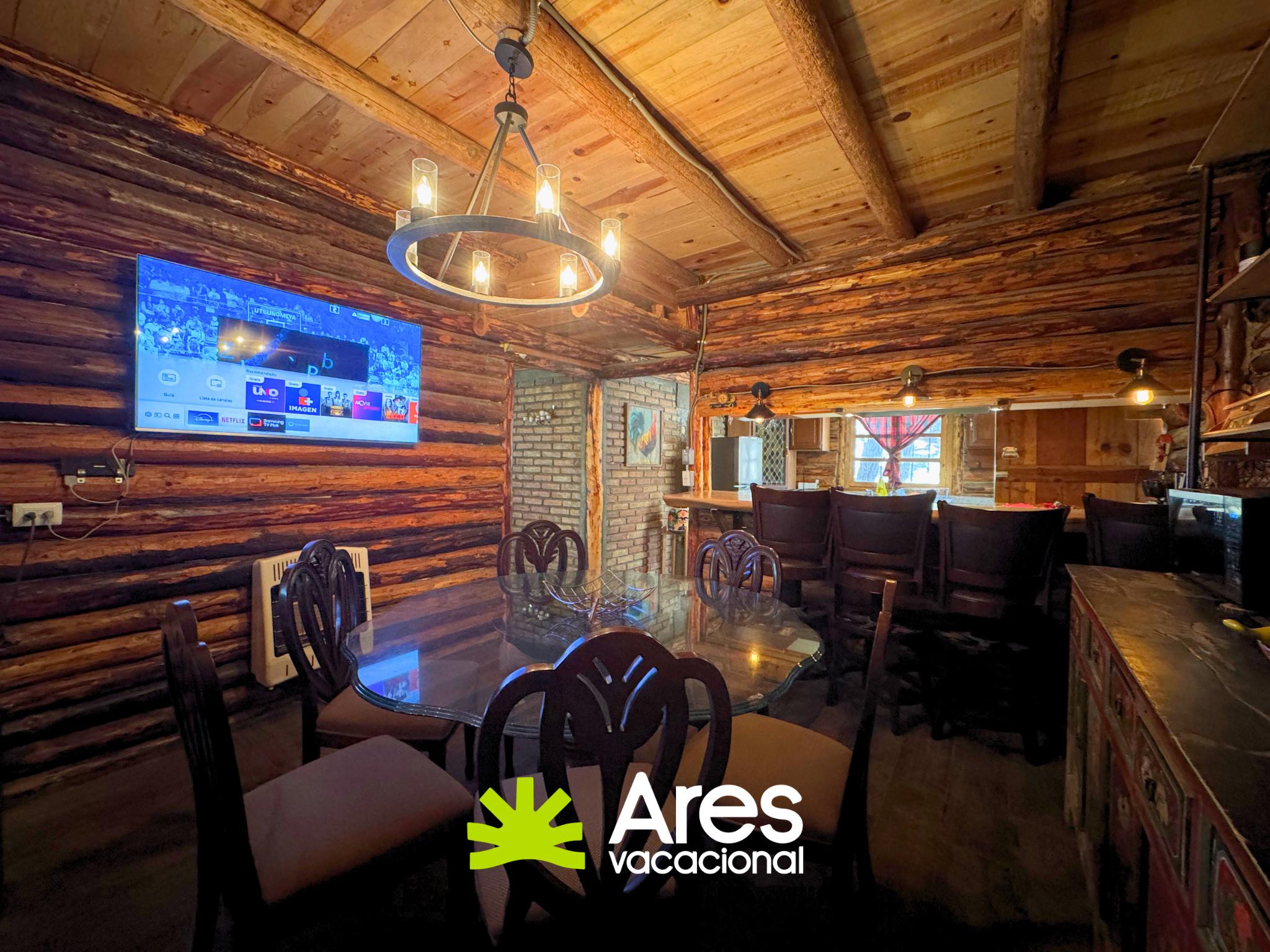 Cabaña de tronco en Bosques de Monterreal con salón de juegos y terraza — fotografía 11