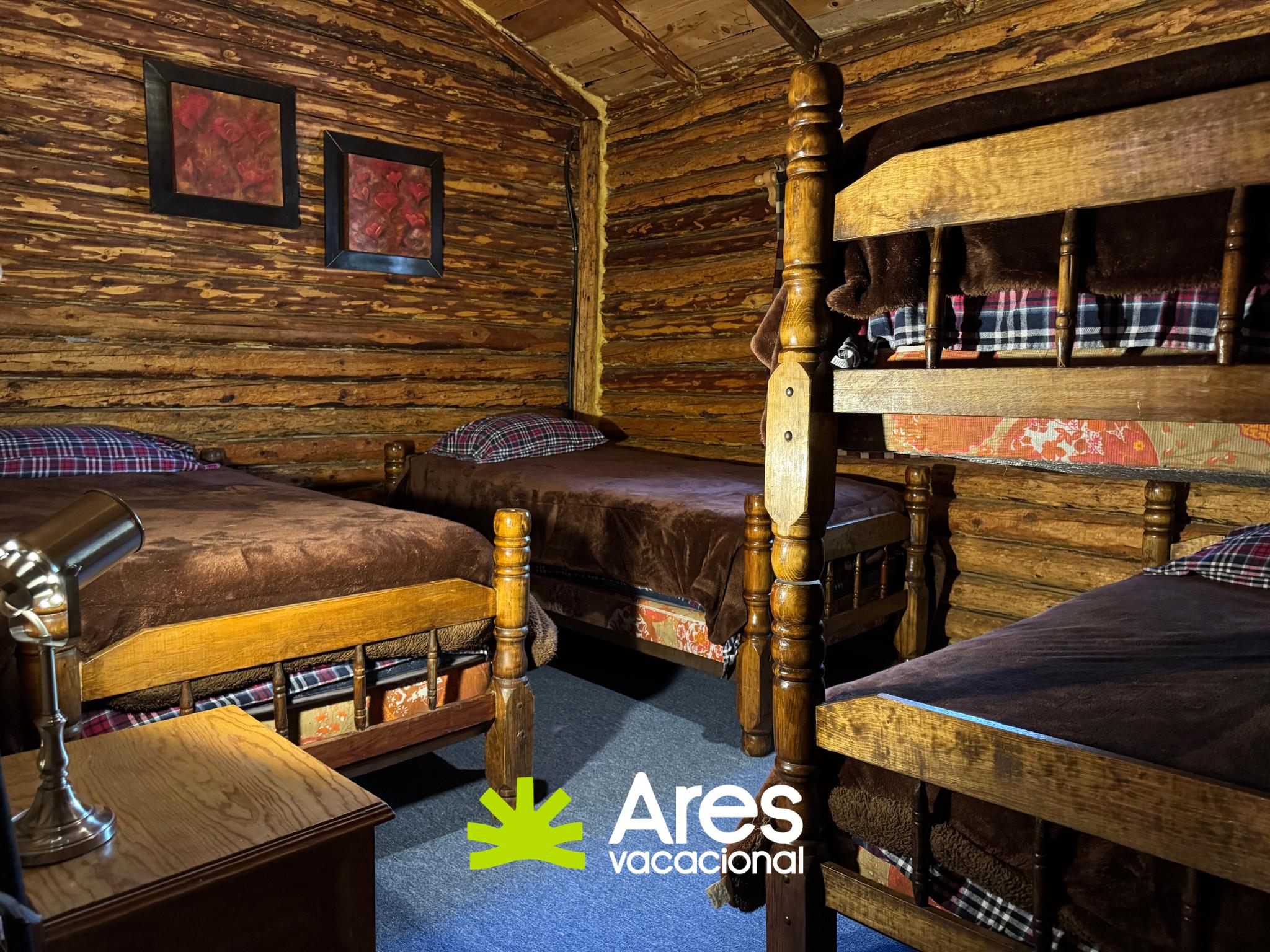 Cabaña de tronco en Bosques de Monterreal con salón de juegos y terraza — fotografía 6