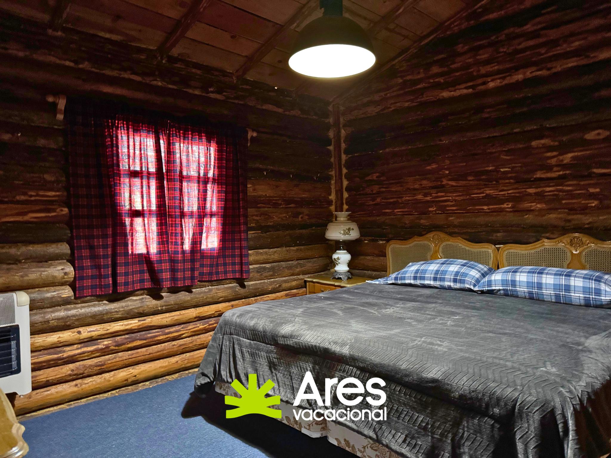 Cabaña de tronco en Bosques de Monterreal con salón de juegos y terraza — fotografía 7