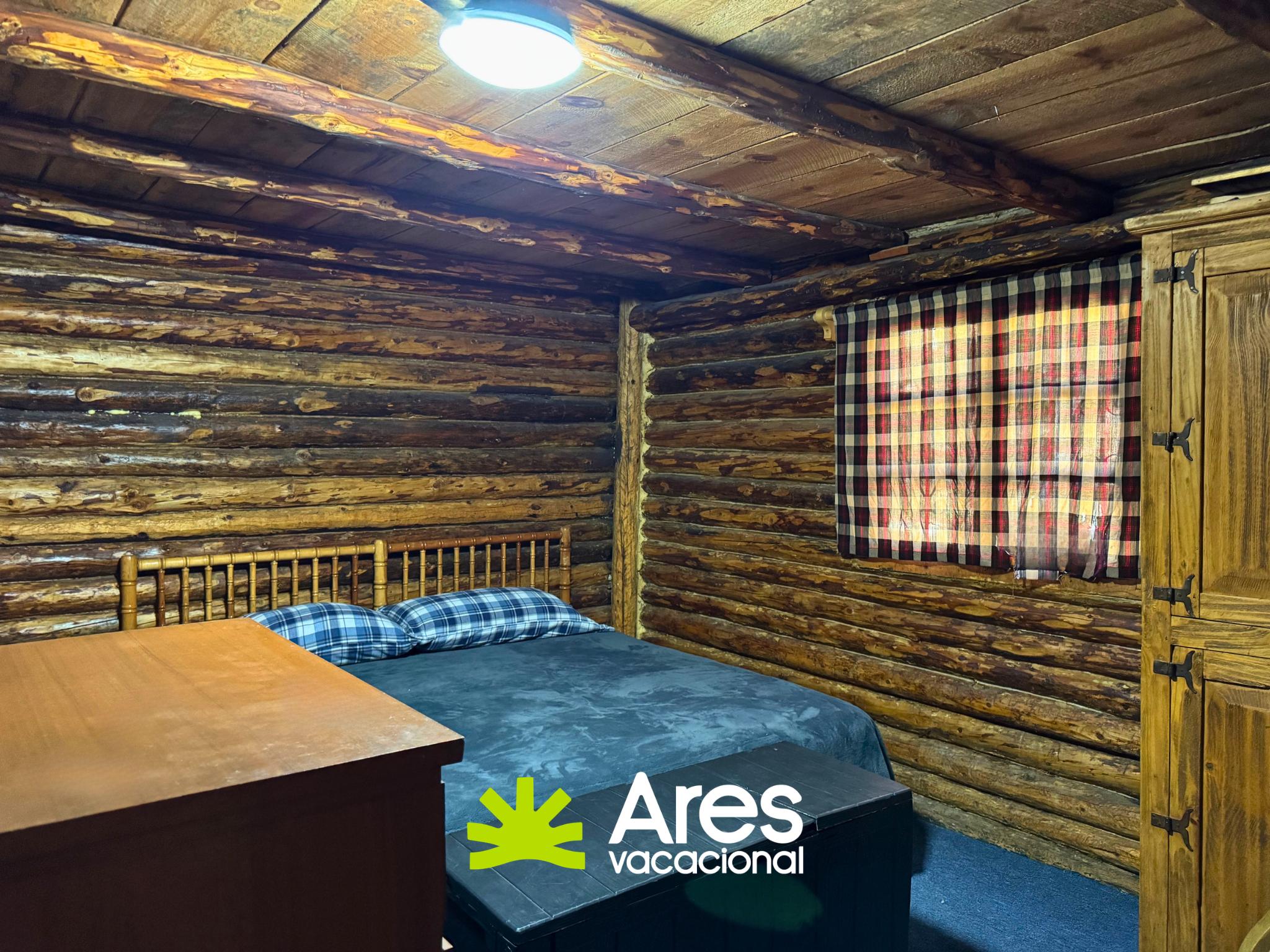 Cabaña de tronco en Bosques de Monterreal con salón de juegos y terraza — fotografía 8