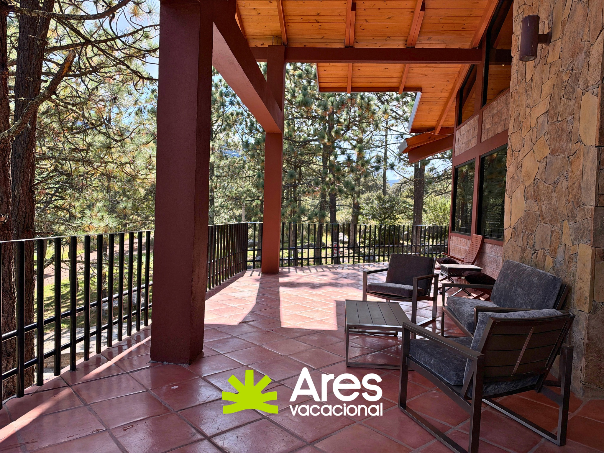 Cabaña de lujo en Bosques de Monterreal — fotografía 8