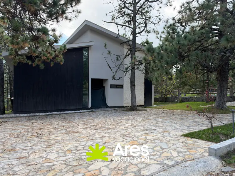 Cabaña residencial de lujo en Monterreal — fotografía 3