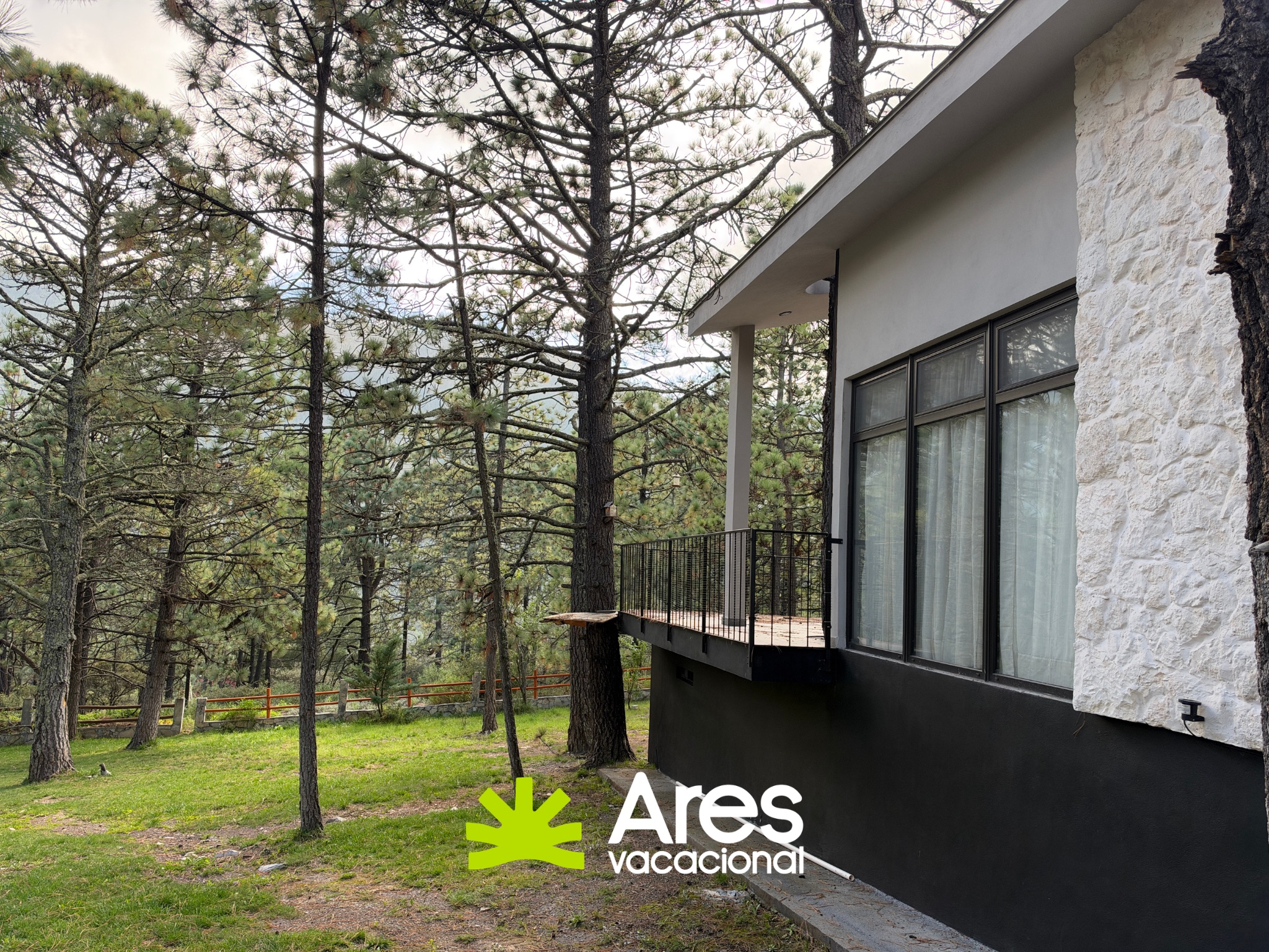 Cabaña residencial de lujo en Monterreal — fotografía 7