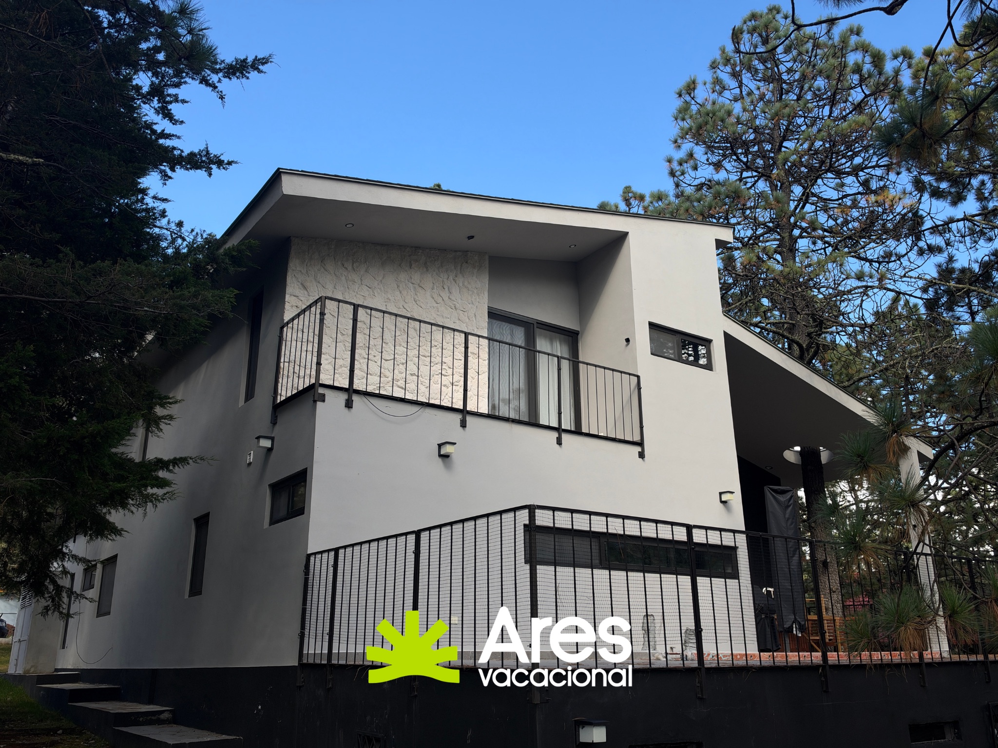 Cabaña residencial de lujo en Monterreal — fotografía 8